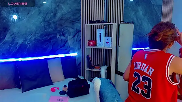 Isalombardi online show from September 28, 2025, 2:51 am