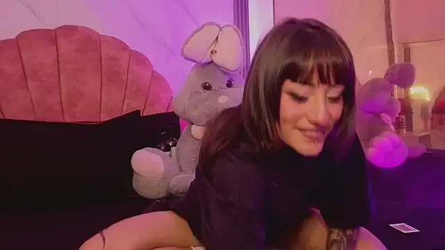 Snapshot of Layla_Cullen chatting on November 6, 2025, 7:29 pm Layla Cullen online show from November 6, 2025, 7:29 pm