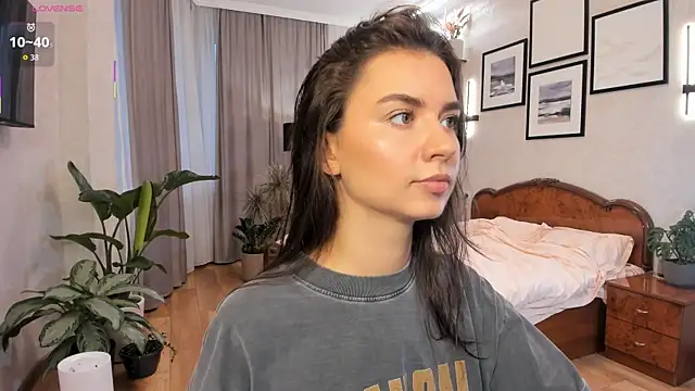 NicoleLuv online show from October 30, 2025, 1:09 pm