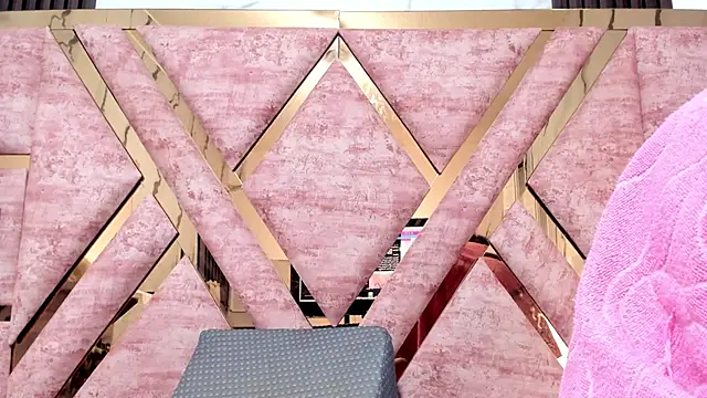 mia alvares online show from December 14, 2025, 11:27 am