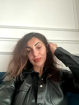 EmaSkyes online show from October 23, 2025, 7:07 am