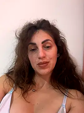 EmaSkyes online show from October 28, 2025, 7:40 am