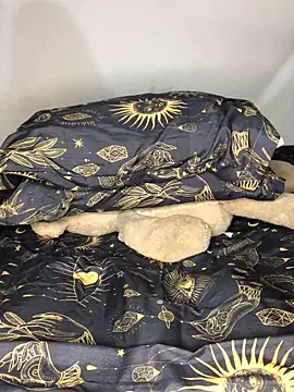 aisha-sajady online show from April 16, 2026, 9:39 pm