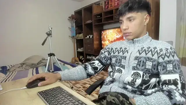 jonmaykolrose online show from December 14, 2025, 12:39 am