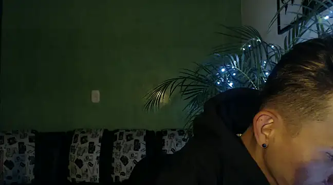 smallgiant27 online show from December 13, 2024, 11:17 pm