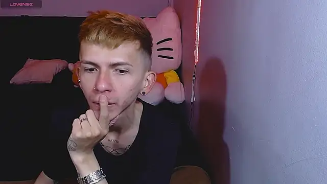 smallgiant27 online show from December 19, 2025, 7:27 pm