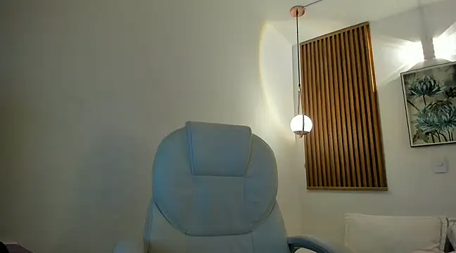 smallgiant27 online show from December 18, 2024, 11:13 am