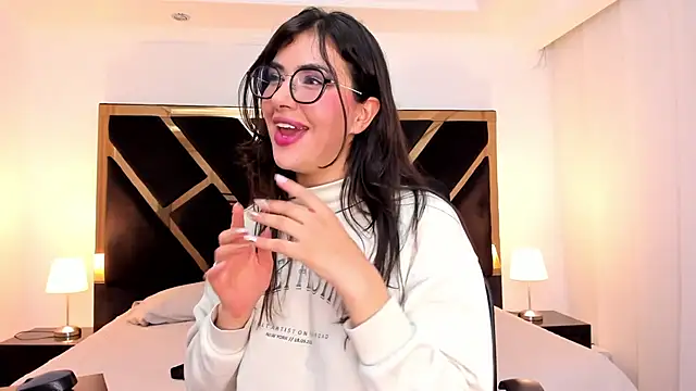 Snapshot of Amelie_saenz chatting on February 4, 2025, 10:55 pm Amelie saenz online show from February 4, 2025, 10:55 pm