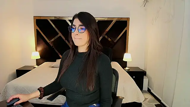 Snapshot of Amelie_saenz chatting on October 3, 2025, 7:37 pm Amelie saenz online show from October 3, 2025, 7:37 pm