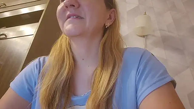 EstrellaWalters online show from November 12, 2025, 4:38 am