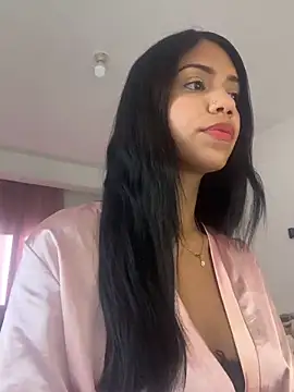 -Naomyy- online show from November 3, 2025, 2:53 pm