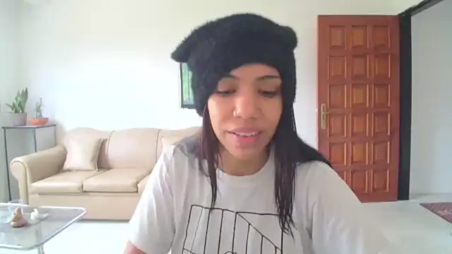 -Naomyy- online show from December 18, 2025, 3:16 pm