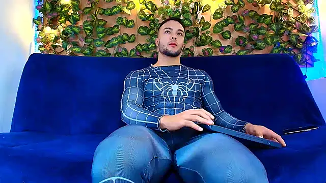 alexander collin02 online show from October 31, 2025, 1:08 pm