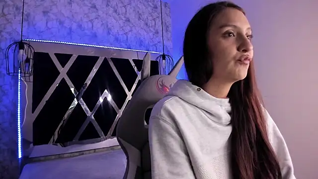  alaia collway  online show from January 30, 2025, 12:06 pm