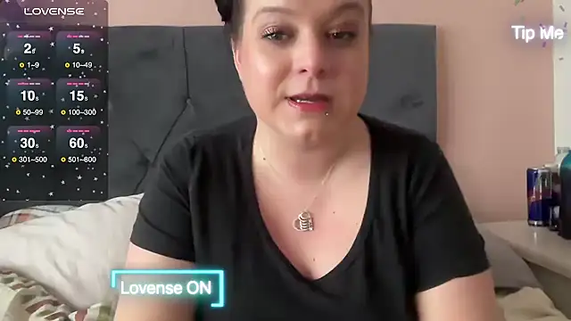 NaughtyWifeUK online show from December 14, 2024, 2:31 pm