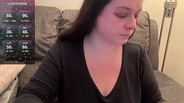 NaughtyWifeUK online show from April 16, 2026, 6:14 am