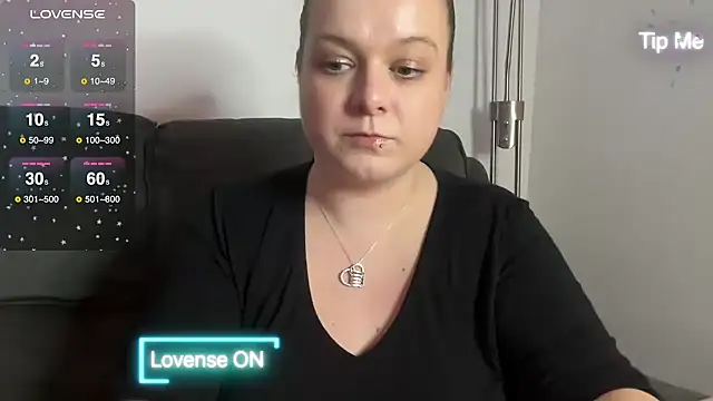 NaughtyWifeUK online show from December 21, 2024, 8:43 pm