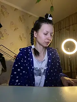 Snapshot of Starry_Siren chatting on February 11, 2025, 9:14 pm Starry Siren online show from February 11, 2025, 9:14 pm
