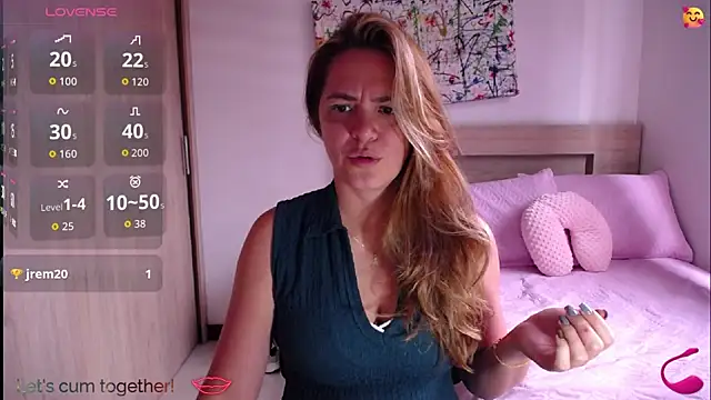 ParisW online show from September 8, 2025, 4:28 pm