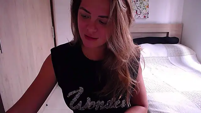 ParisW online show from February 20, 2025, 5:52 pm