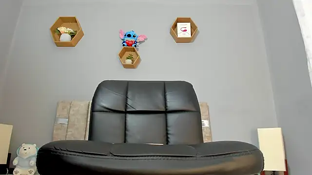 Chloe narcise online show from March 22, 2025, 4:14 am