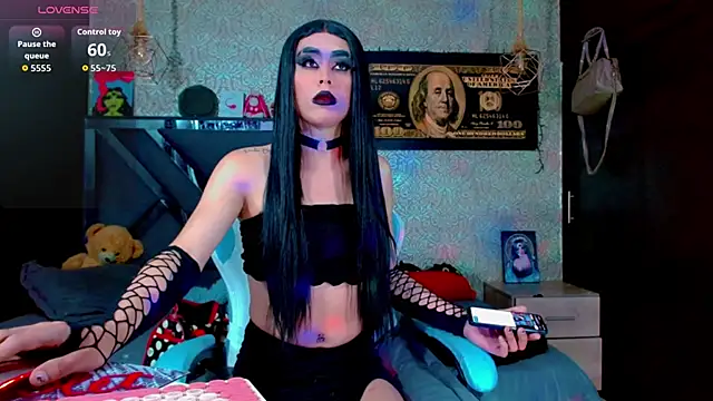 Perla Hotcortes online show from October 21, 2025, 1:32 pm