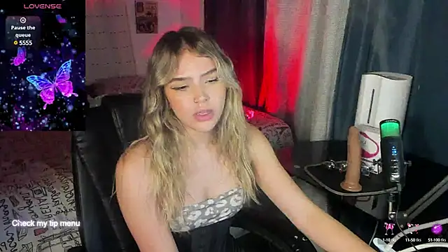 Snapshot of LoolitaBeauty_ chatting on January 19, 2025, 5:58 am LoolitaBeauty online show from January 19, 2025, 5:58 am