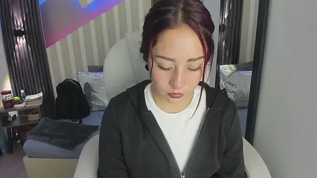 emily layton online show from February 4, 2026, 12:27 am