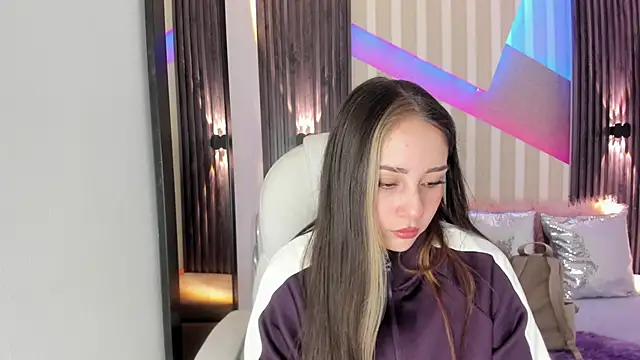 emily layton online show from October 6, 2025, 2:40 pm