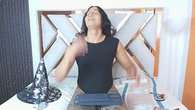 Alison Chan  online show from October 31, 2025, 4:25 pm