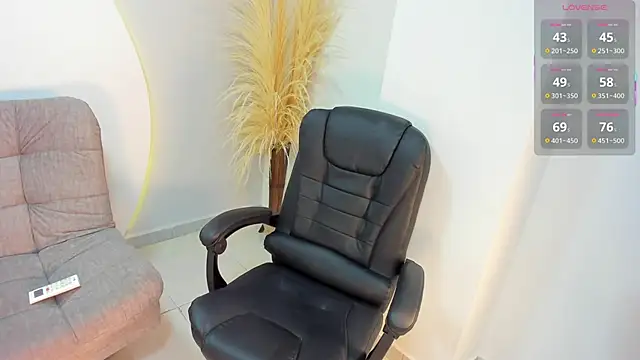 Ada Monroe10 online show from October 22, 2025, 1:32 pm