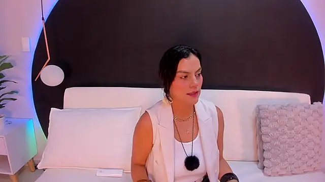 Ada Monroe10 online show from April 22, 2026, 1:51 pm