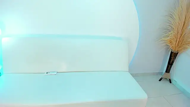 Ada Monroe10 online show from December 3, 2025, 1:32 pm