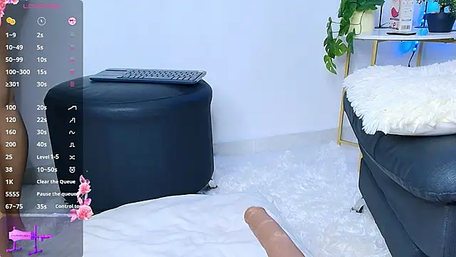 Snapshot of Alba_Olimpo chatting on January 18, 2026, 4:54 pm Alba Olimpo online show from January 18, 2026, 4:54 pm