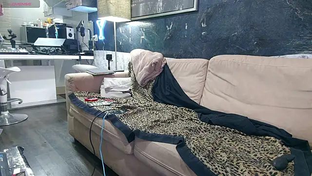 Doggyray44 online show from January 22, 2025, 7:45 pm