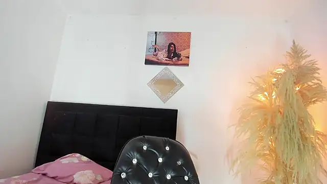 kattadoll online show from October 23, 2025, 12:37 pm