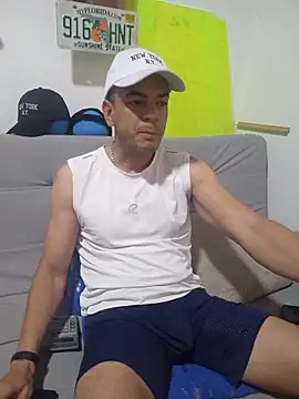 latinmartin73 online show from October 26, 2025, 1:33 pm