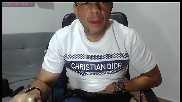 latinmartin73 online show from March 15, 2026, 5:03 am