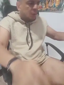 latinmartin73 online show from December 13, 2025, 8:04 pm