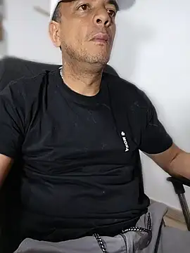 latinmartin73 online show from April 26, 2026, 2:09 am