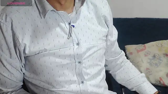 latinmartin73 online show from May 12, 2026, 11:44 pm