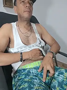 latinmartin73 online show from April 25, 2026, 1:41 pm