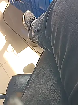 Snapshot of huzi518 chatting on March 12, 2026, 3:12 am huzi518 online show from March 12, 2026, 3:12 am