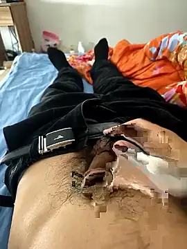 huzi518 online show from November 12, 2025, 5:11 am