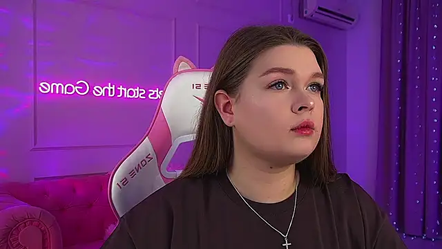 CrystalLyons online show from March 1, 2026, 6:24 am