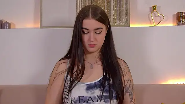 ChristinaMilton online show from March 13, 2025, 12:56 pm