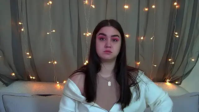 ChristinaMilton online show from November 24, 2025, 7:14 pm