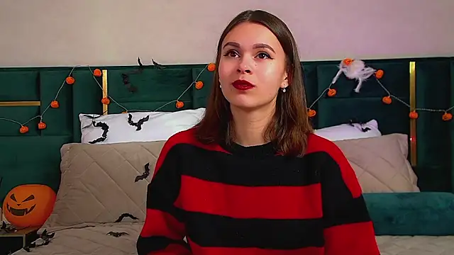 PollyLanders online show from October 30, 2025, 6:27 pm