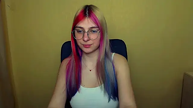 Luna Lush  online show from March 17, 2025, 9:01 am