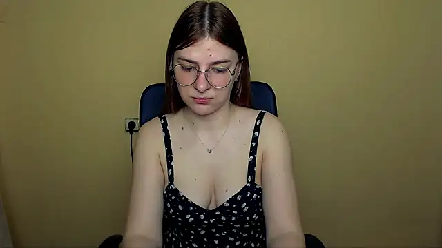 Luna Lush  online show from May 21, 2026, 8:34 am